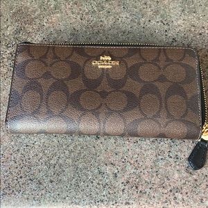 Coach L Zip Wallet in Signature Canvas